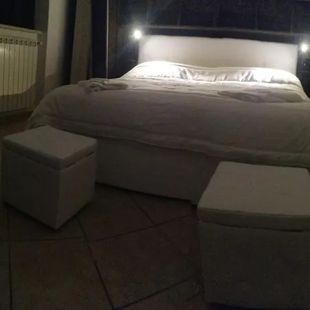 Country Chic Antico Casale - Piscina Idromassaggio Lettini, Solarium, Cinema Experience, Wifi, Parcheggio * Caiazzo