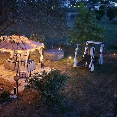 Country Chic Antico Casale - Piscina Idromassaggio Lettini, Solarium, Cinema Experience, Wifi, Parcheggio *